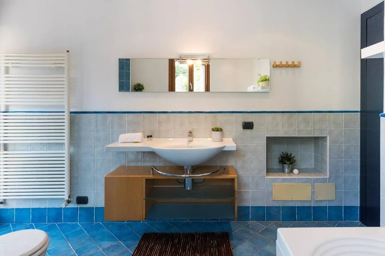 צ'רנוביו Joivy Scenic 2Br Apt With Balcony & Parking איטליה