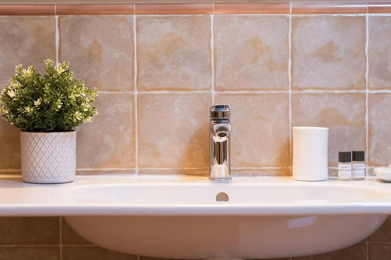צ'רנוביו Joivy Scenic 2Br Apt With Balcony & Parking