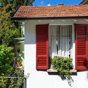  Holiday home Little Garden House