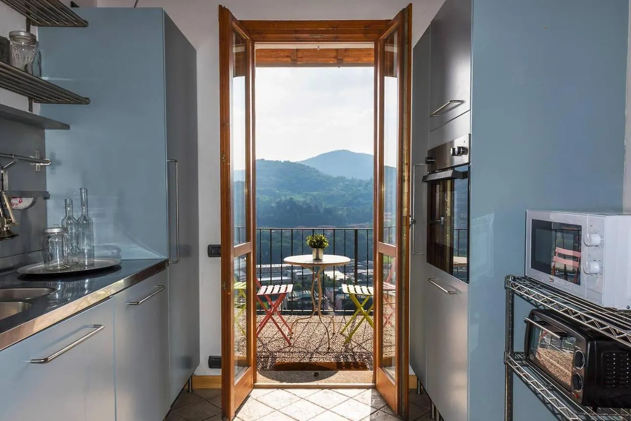 Holiday home Joivy Scenic 2Br Apt With Balcony & Parking Cernobbio