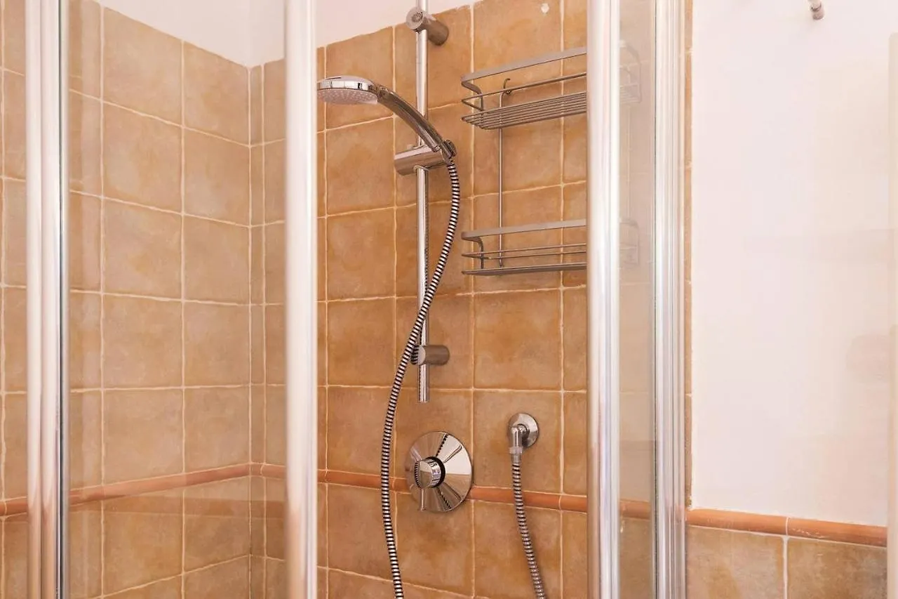 Joivy Scenic 2Br Apt With Balcony & Parking Cernobbio 0*,  Italy