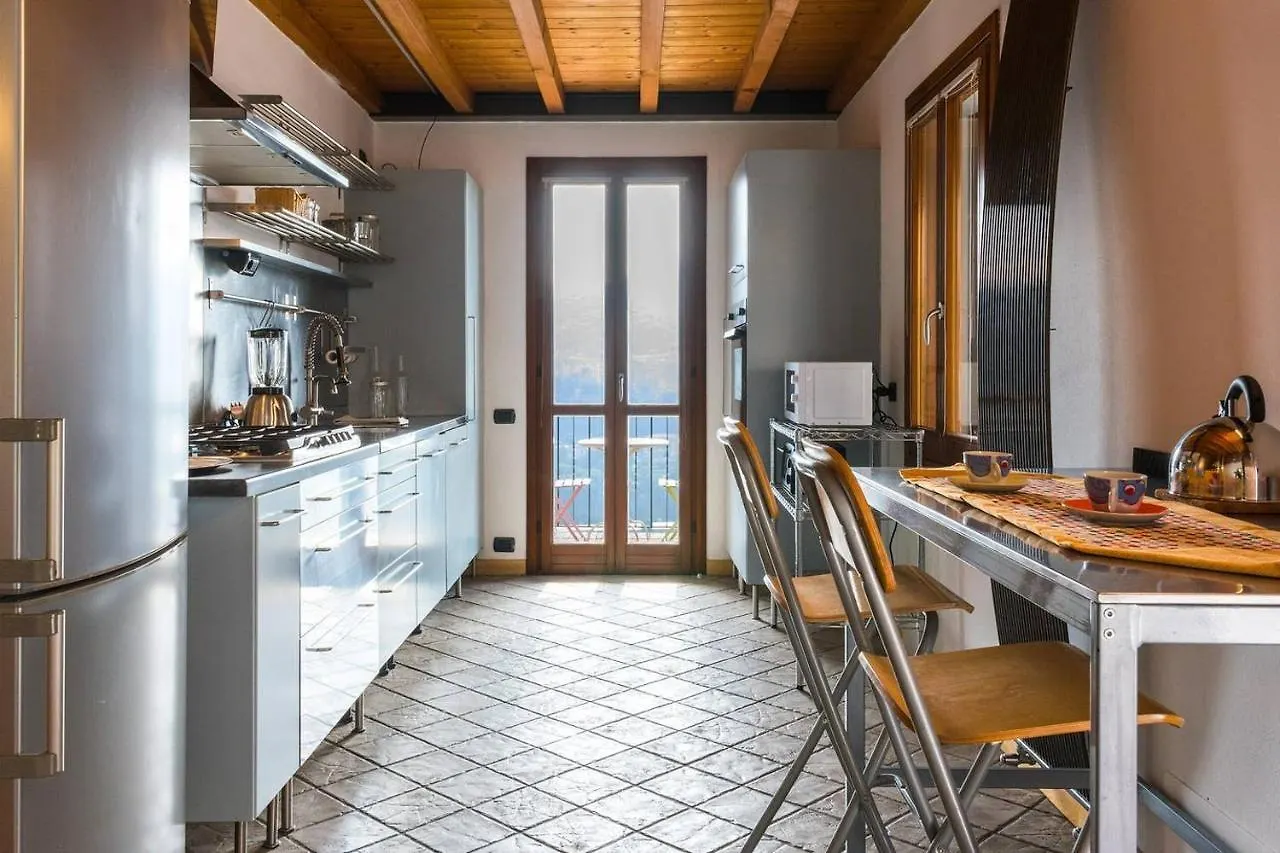 Joivy Scenic 2Br Apt With Balcony & Parking Cernobbio 0*,  Italy